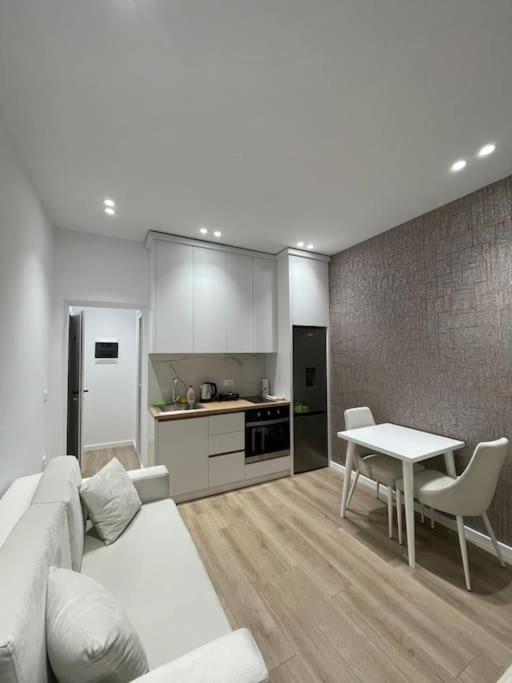 Apt. 98/303 Near Center Appartement Tirana